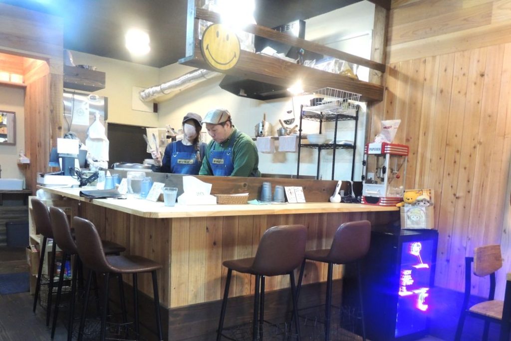 スープカリーキンタロー　メニューはチキン、ポーク、野菜の3種類のスープカリー