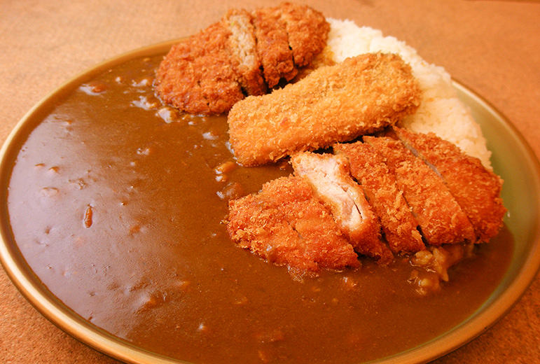 本家絶品！煮込みカツカレー　絶品三種盛りカツカレー　3,600円