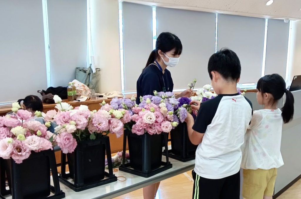 規格外のお花でアレンジメント　好きな花を好きなだけ使ってアレンジに挑戦