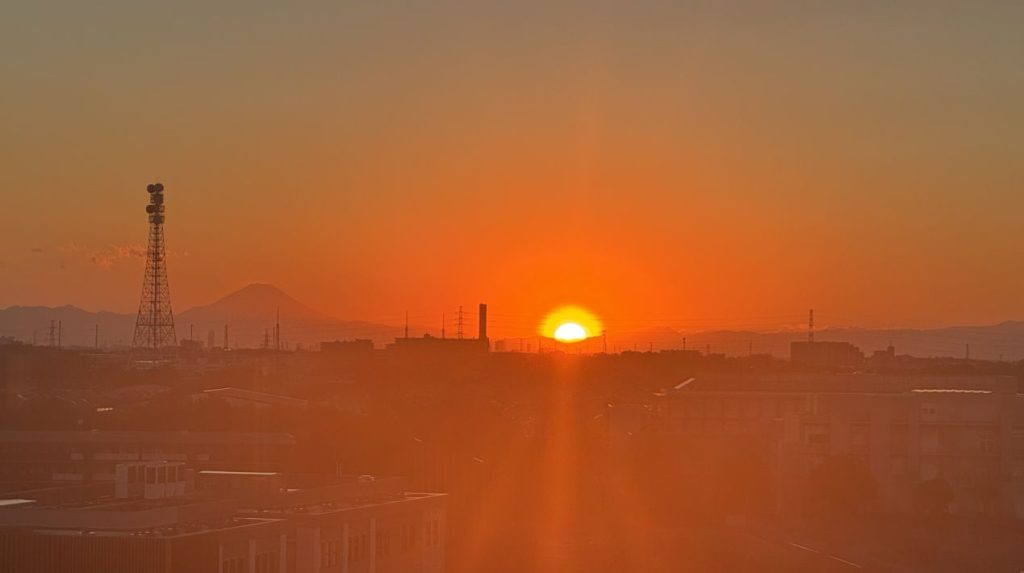 柏の葉かけだし横丁発 オリジナルドリンク「NO.4」柏の葉から見た夕焼け(柏の葉オリジナルドリンク開発実行委員会提供)