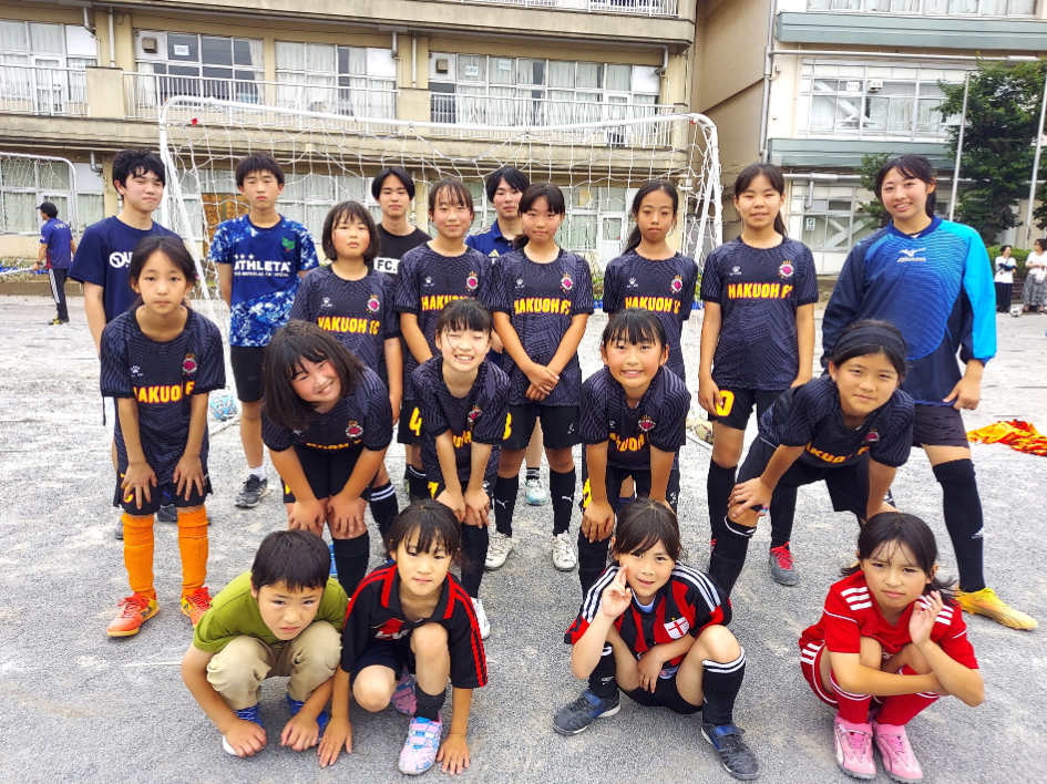 小学生チームと中高生の先輩コーチたち