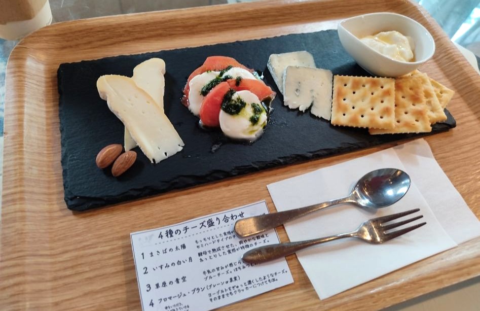 カフェで味わえる自家製チーズ