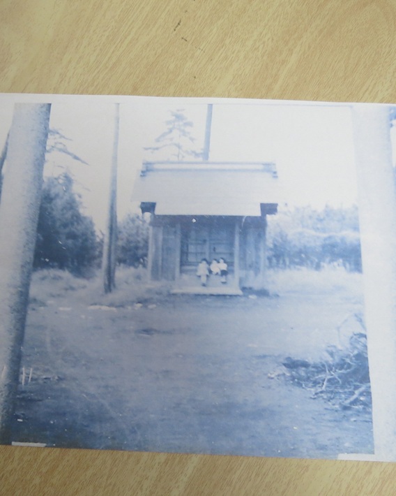 創建の頃の社殿（栄町町内会提供）