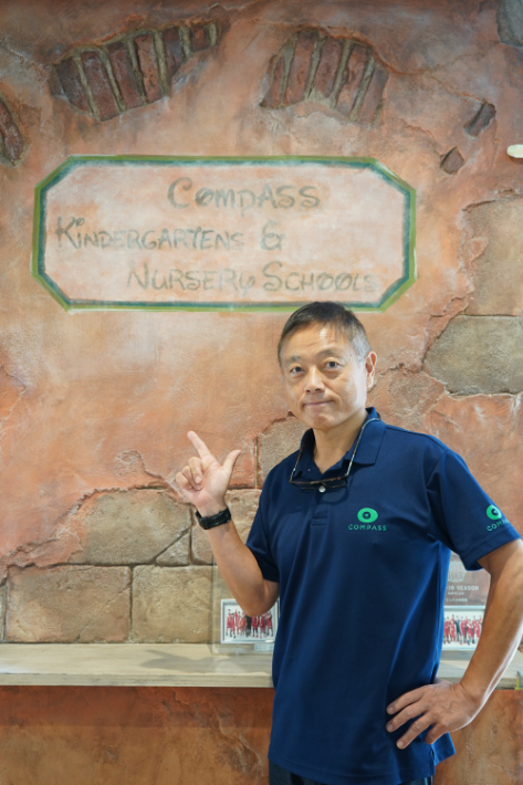 「ジャッジ！」のポーズを決める島田さん