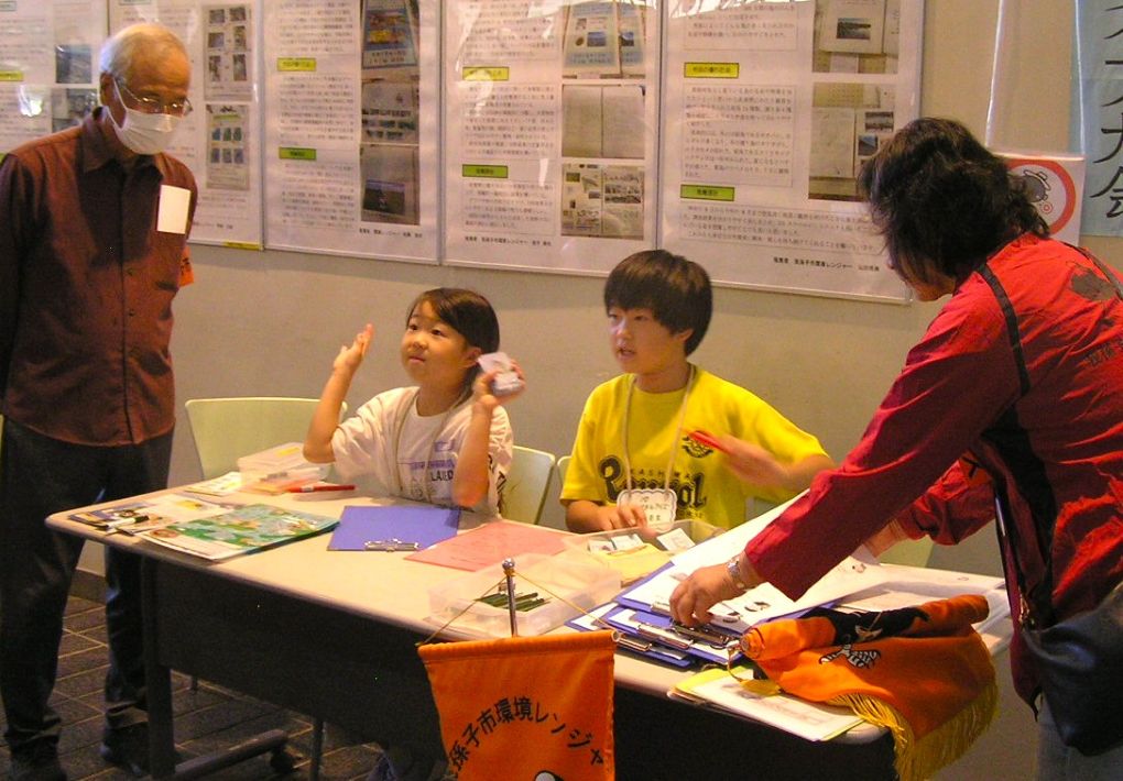 あびこ子どもまつり プロムナードでのエコクイズ大会