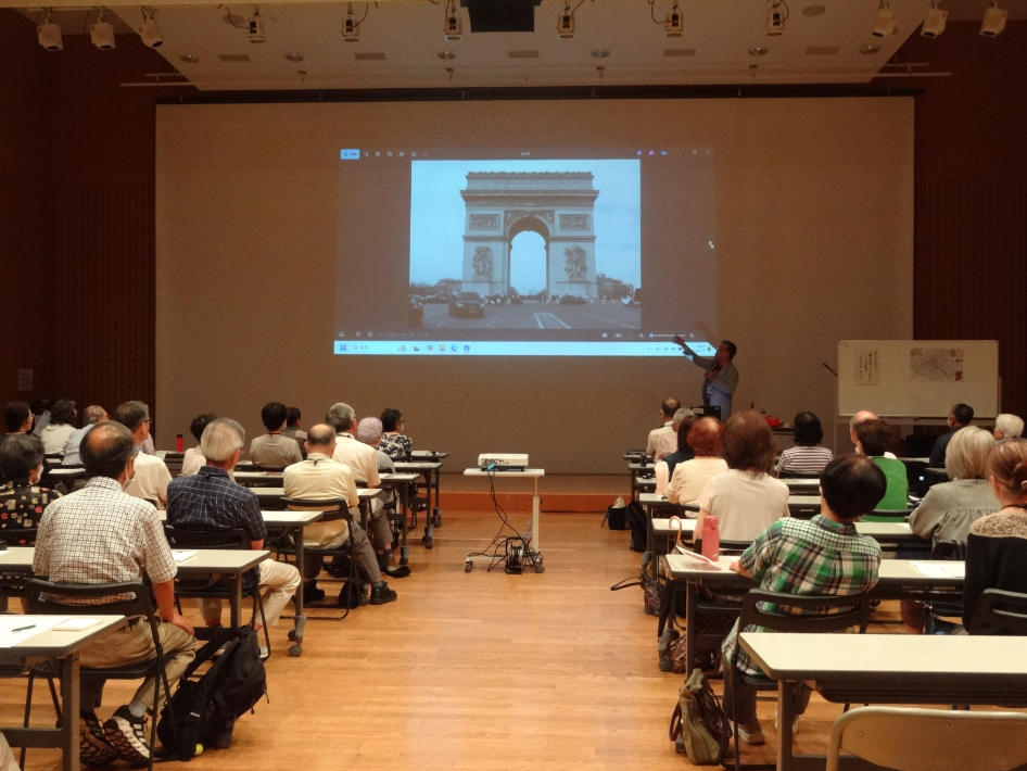 約70人の参加者で満員の会場(東部学習センターレインボーホール)