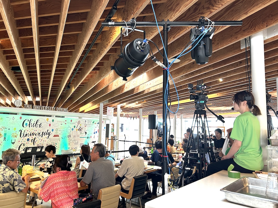学生食堂が舞台のライブイベント UD LIVE