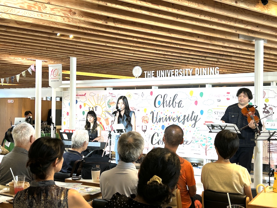 学生食堂が舞台のライブイベント UD LIVE