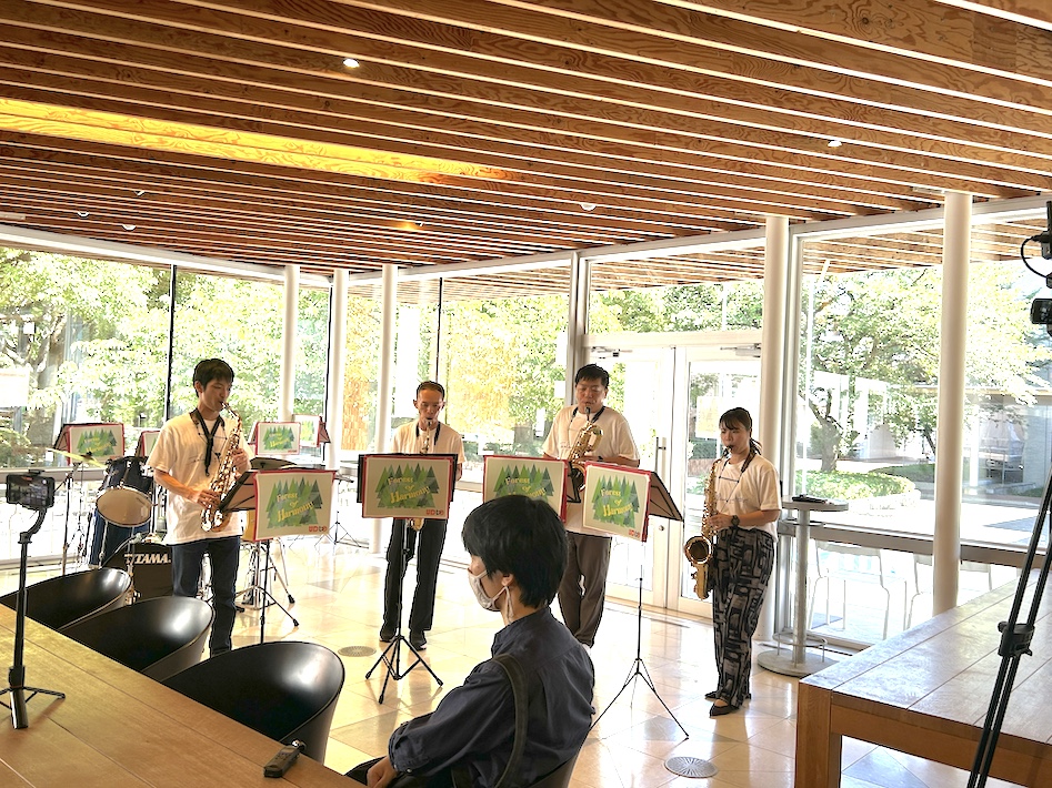 学生食堂が舞台のライブイベント UD LIVE