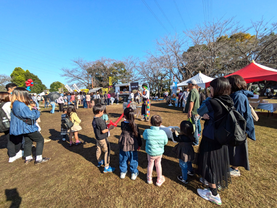 大道芸のパフォーマンスもお楽しみ