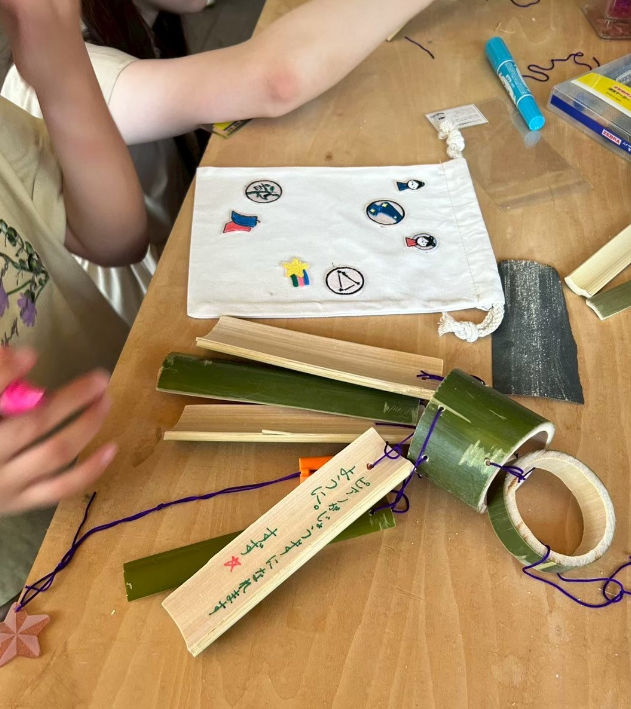 製作中の「竹風鈴」