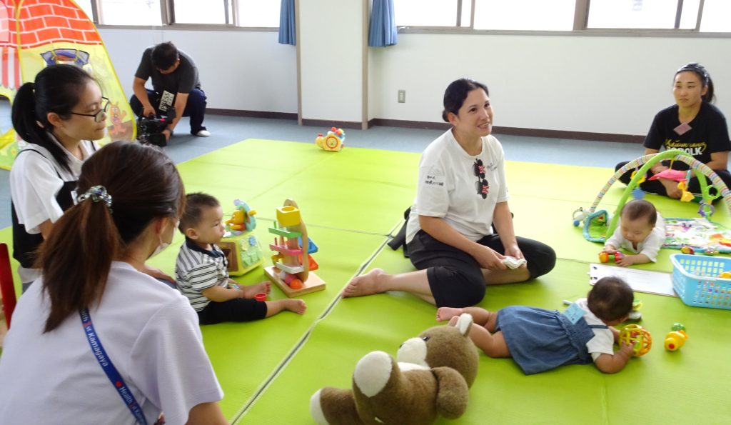 鎌ケ谷市の児童センターで外国人親子の集い 打ち解け合うベトナム、パラグアイ、モンゴルの親子