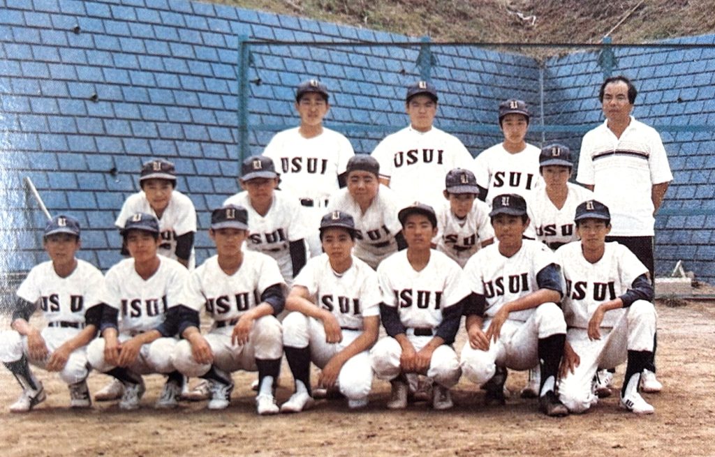 西田市長の素顔 野球に夢中だった西田少年 (写真中央)