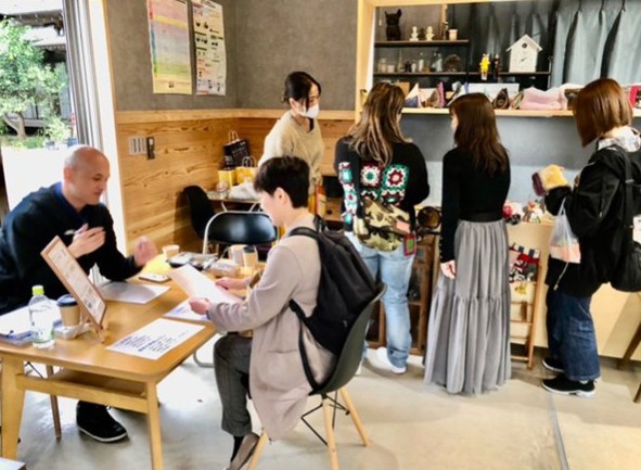 時田弥寛さん・華央梨さん 昨年のマルシェの様子