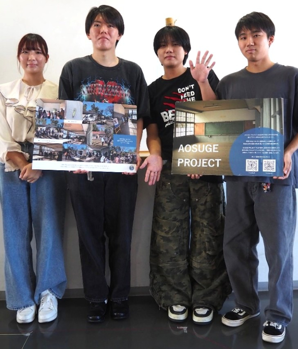 右から2番目が代表の田中さん(3年生)