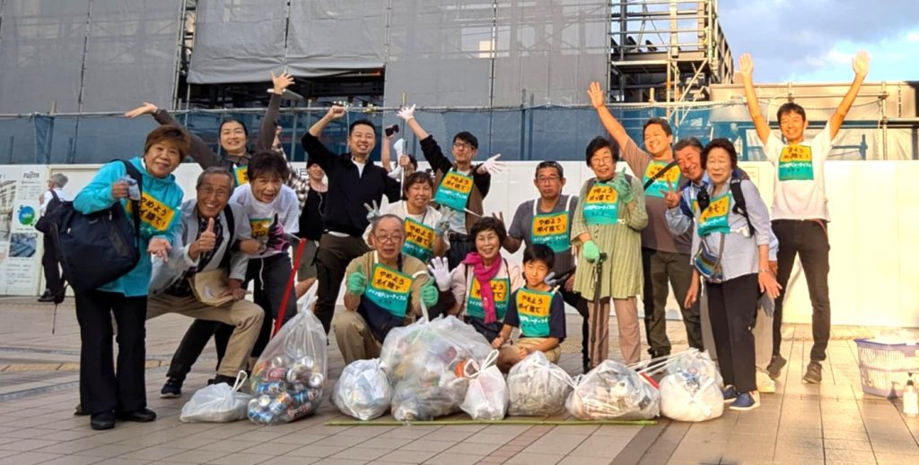 松戸駅前での清掃活動