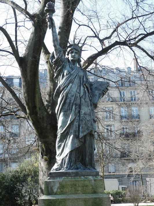 パリ（フランス）を訪ねて～作家・秋山秀一「旅の記憶(46)」