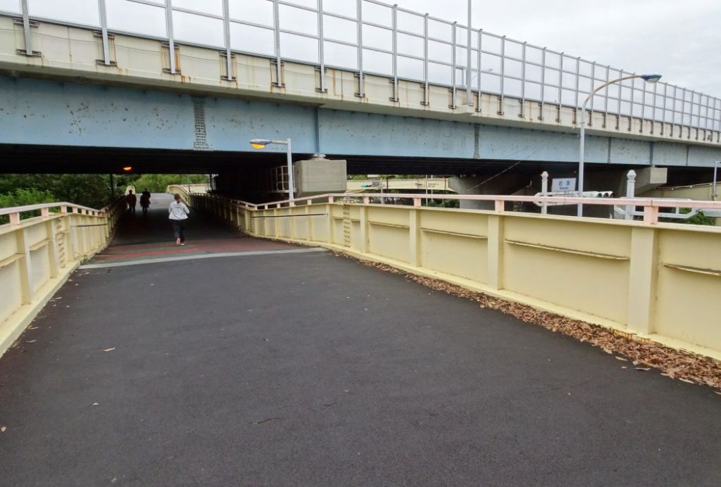 日本のアニメ聖地88 若葉第一歩道橋