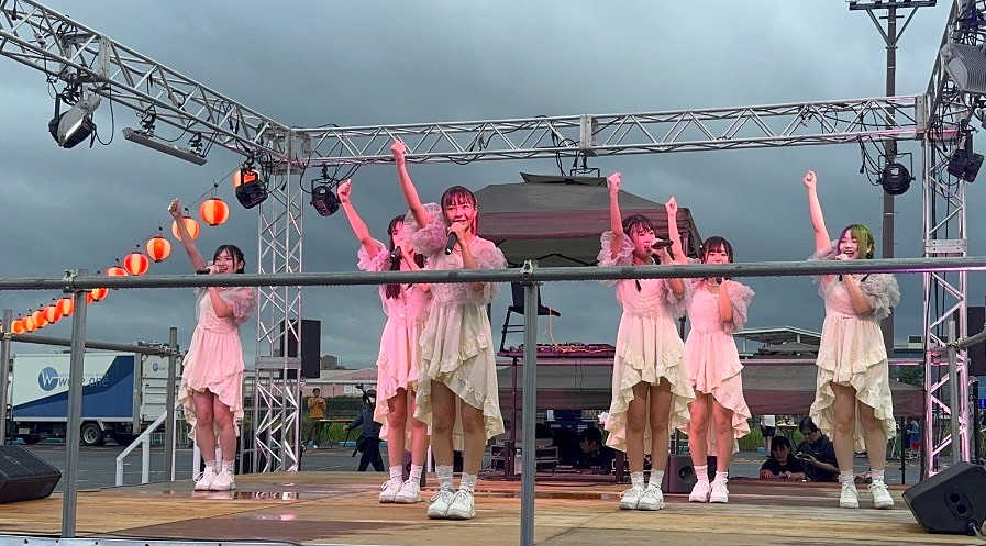 雨の中でも大盛り上がりだったライブ