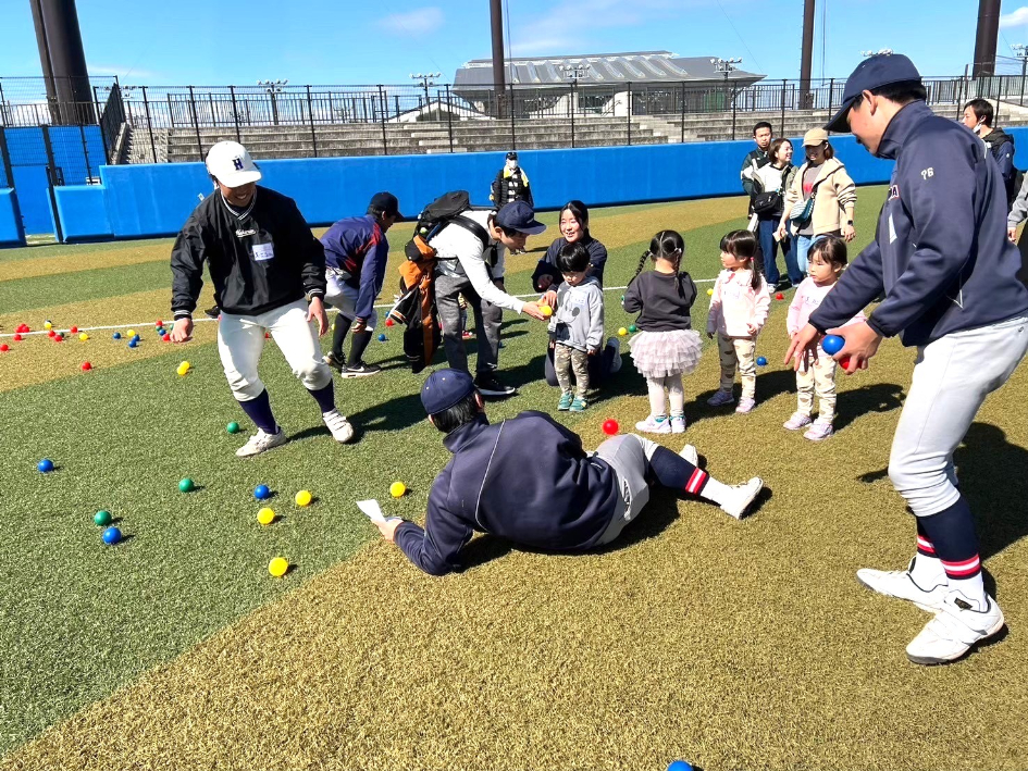 ゴムボールを使った楽しいアトラクションで遊ぼう