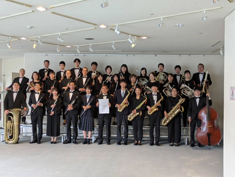 今年8月、千葉県吹奏楽コンクールに中学生と有志の大人団員が出場し、優秀賞を受賞しました