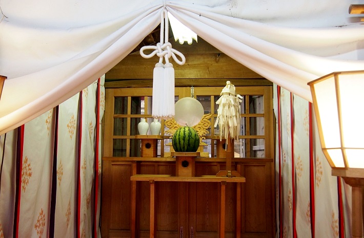 香取神社スイカの奉納