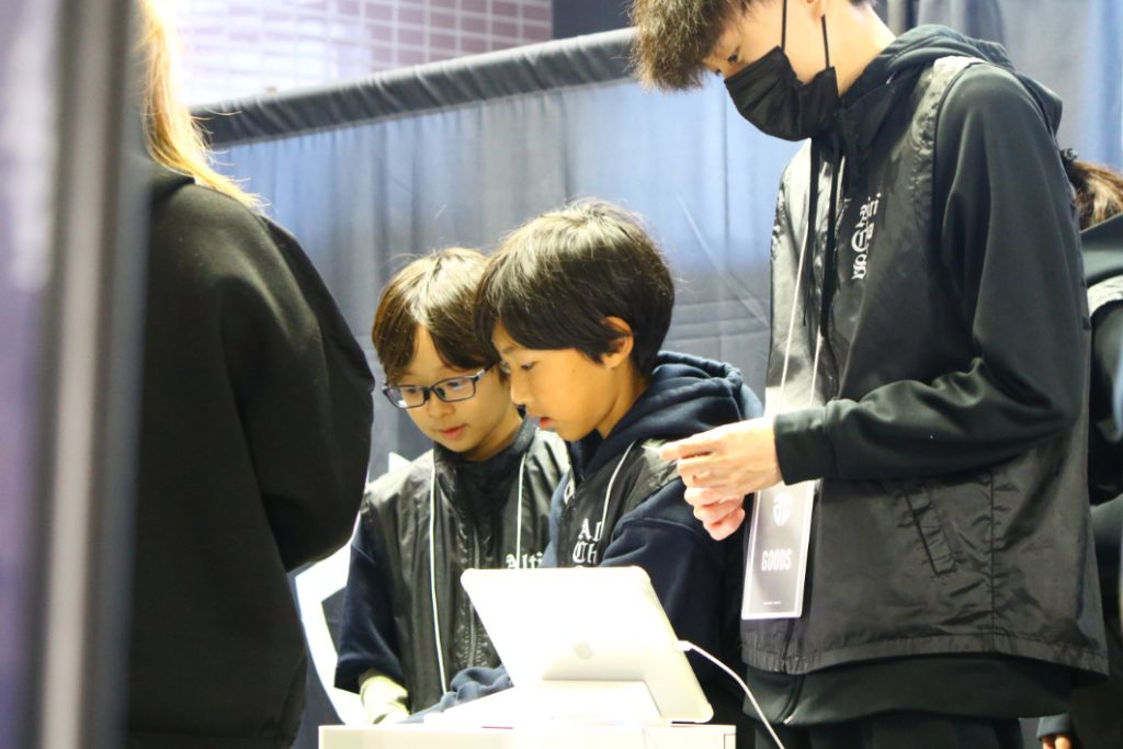 会計のやりとりは真剣そのもの