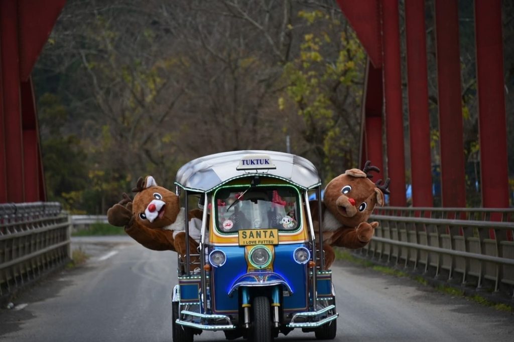 富津を駆ける！トゥクトゥクサンタ【富津市】　
