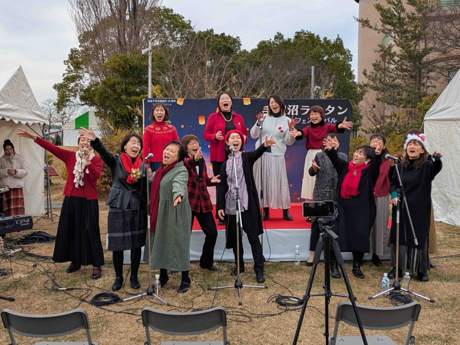 07_ステージでゴスペルを披露するAbiko Rejoice Gospel Choirの皆さん