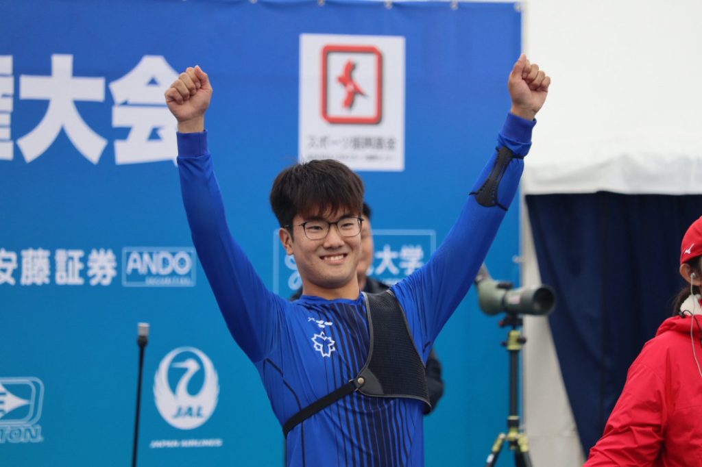 オリンピック選手など全国の猛者約100人が集う大会を制し、勝利のガッツポーズ！