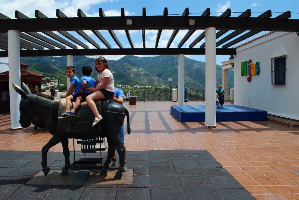 ミハス(スペイン)を訪ねて~作家・秋山秀一「旅の記憶(48)」