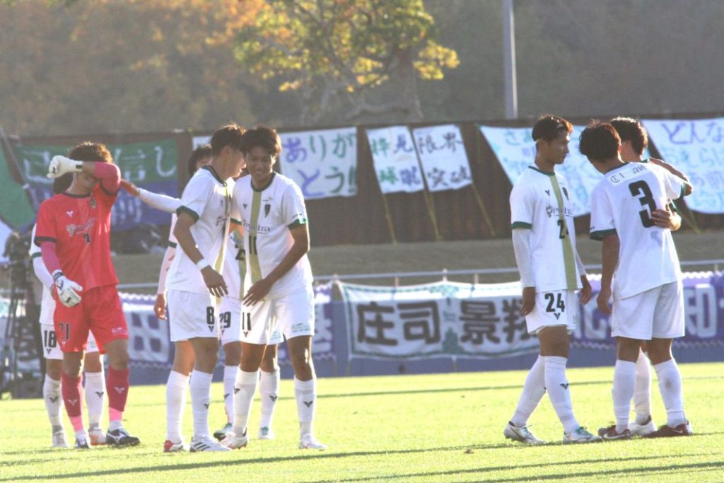 試合終了後の選手たち