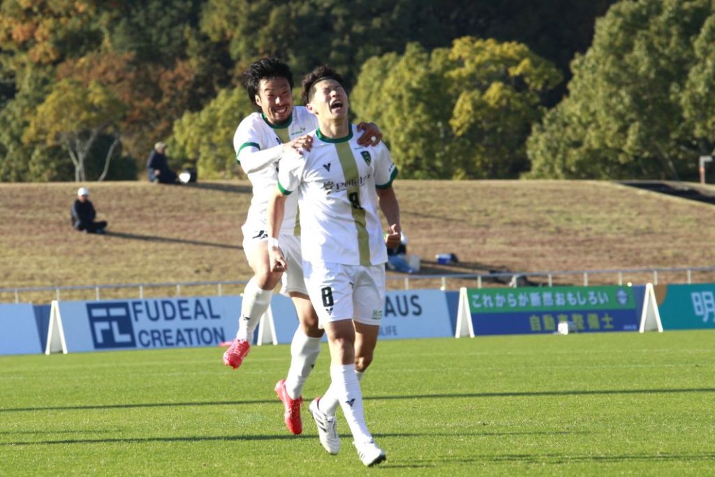 先制ゴール後の#8 加藤勇司ベサーナ選手