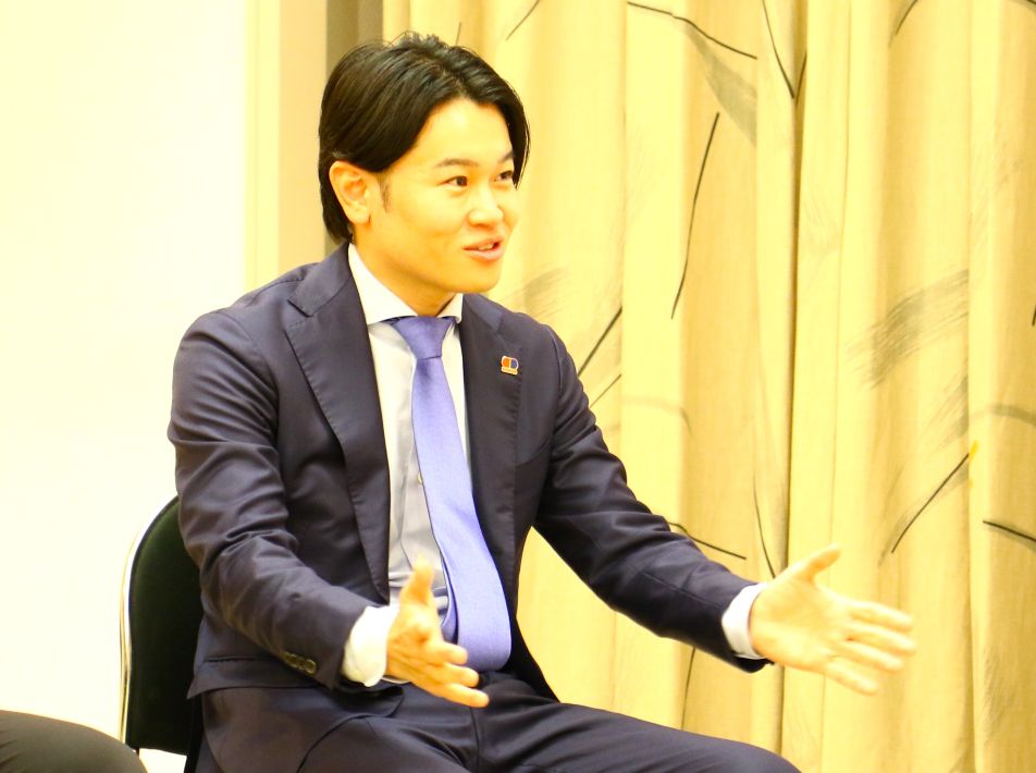 千葉ドット　板倉局長の質問に答える垣本氏