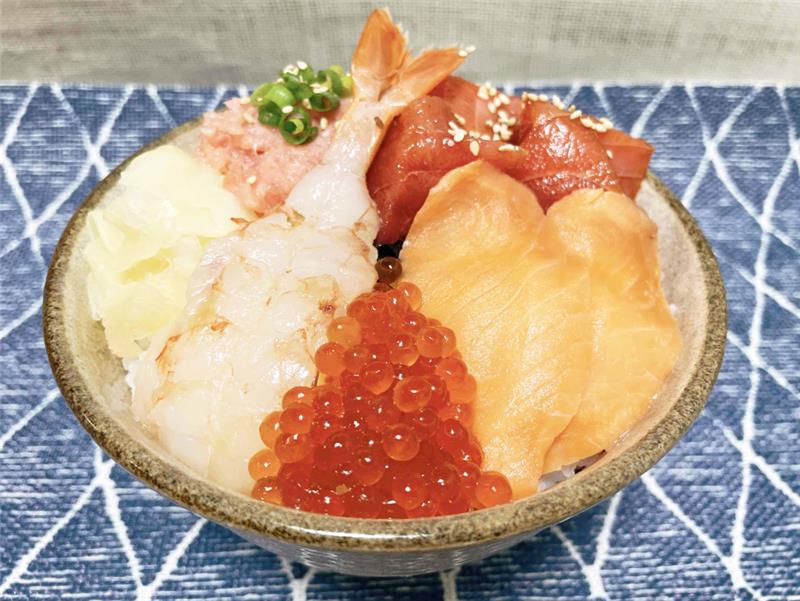 海鮮丼　©KASHIWA REYSOL