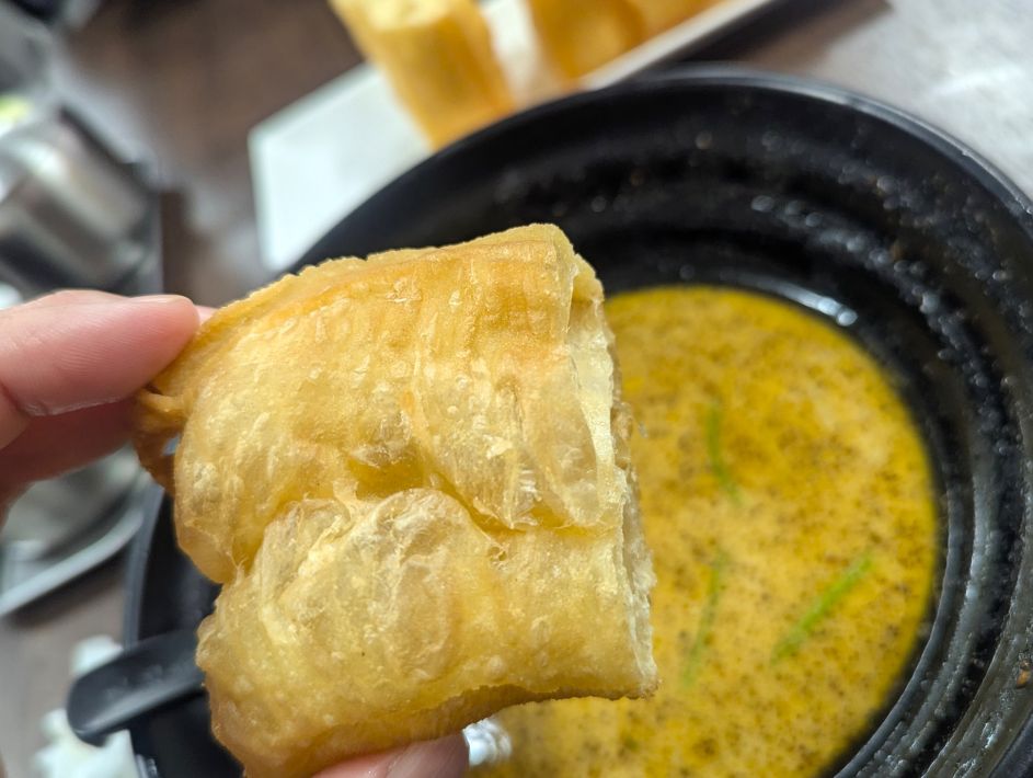 東北麻辣燙 この揚げパンがとっても合うんです