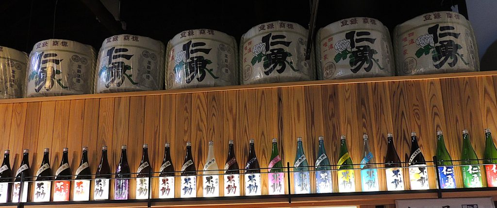 定番の「仁勇」（上段）「不動」（下段）だけでも数十種類のラインナップ