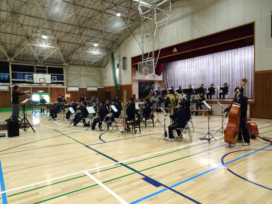 1、2年生の練習で音づくりの基礎を繰り返す