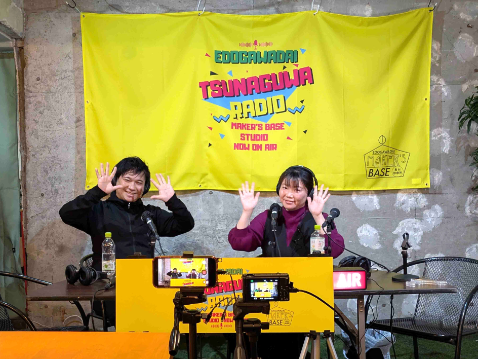 開局記念トーク番組「どうにかしナイト」に出演した新開千世さん（右）と平林元之さん