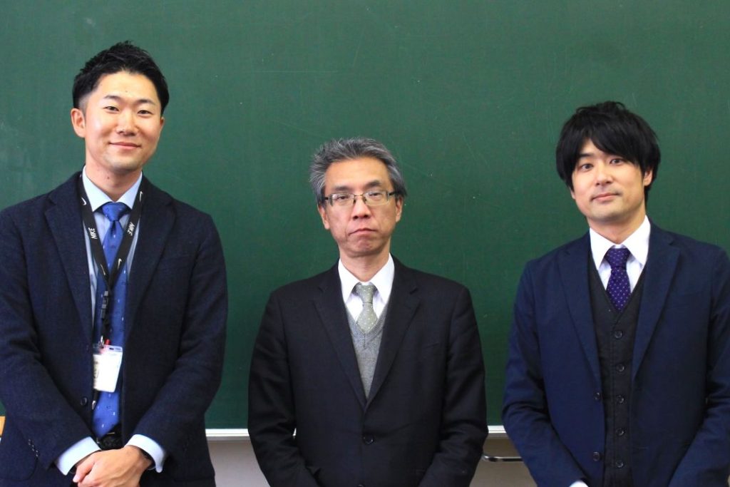 公立中学校で生成AIを授業で使用　船橋市立飯山満中学校の活用事例　左から、大川教諭、小野教頭、内藤教務主任