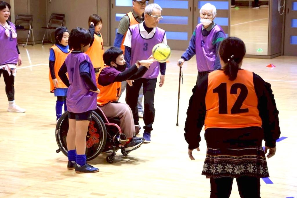 歩いてけがなく、おしゃべりして楽しく！　みんなが参加できる　ウォーキングフットボール