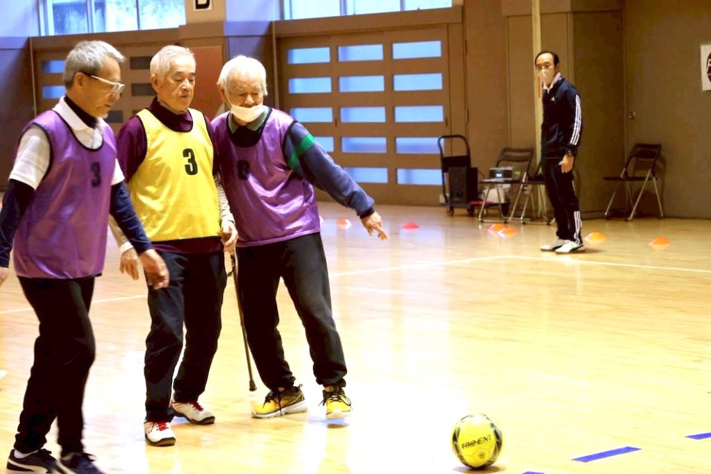 歩いてけがなく、おしゃべりして楽しく！　みんなが参加できる　ウォーキングフットボール