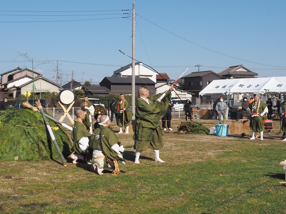 【木更津市】牛込「柴燈護摩」開催　火渡り行を初体験！諸悪を清める炎に願いを込め