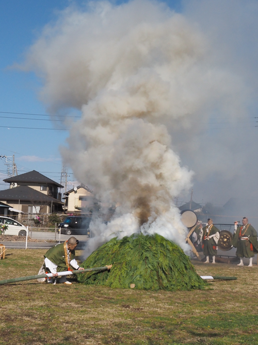 【木更津市】牛込「柴燈護摩」開催　火渡り行を初体験！諸悪を清める炎に願いを込め