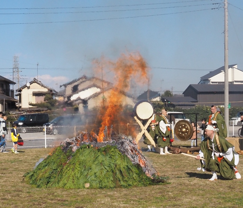 【木更津市】牛込「柴燈護摩」開催　火渡り行を初体験！諸悪を清める炎に願いを込め