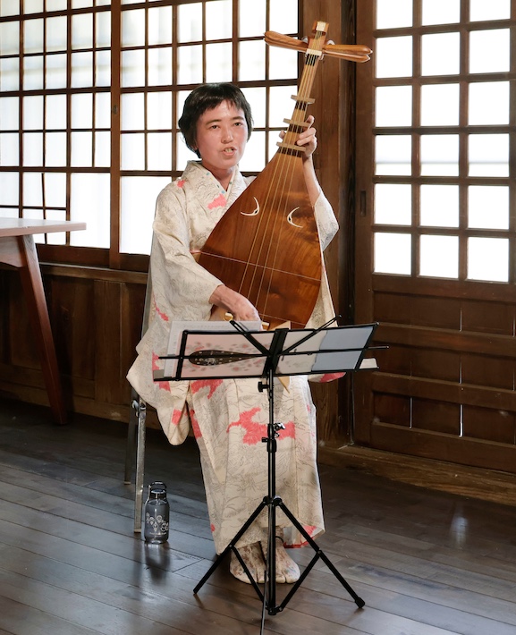 薩摩琵琶の体験会を松戸市の古民家で開催