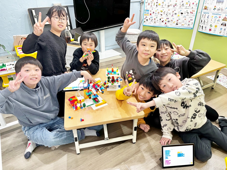 LEGOを使ったFLLレッスンで仲間と協力しながら作品づくりに取り組みます