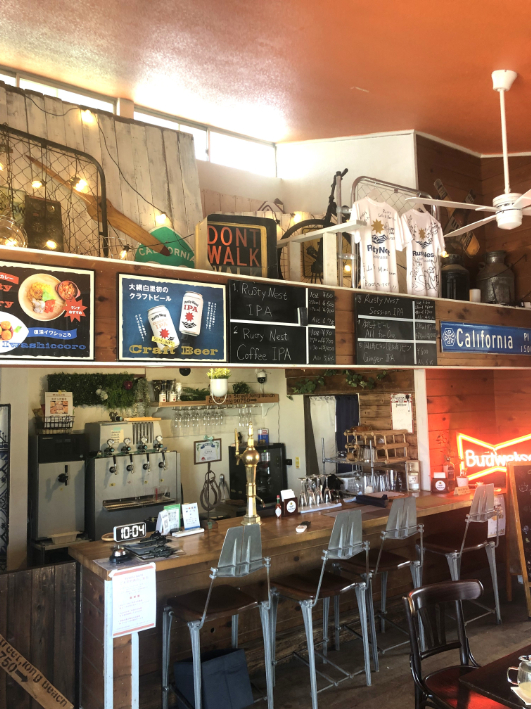 カフェ＆バーの店内