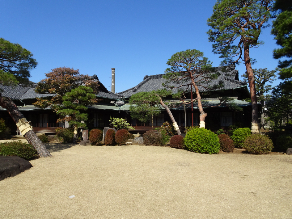 庭園から見た野田市市民会館