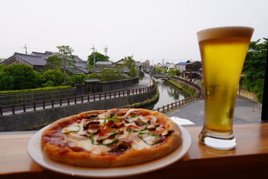 自家製チーズを使ったカリッふわっピザも一緒に！